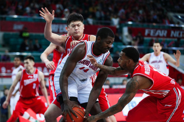 威尼斯人网页版 -西汉姆冲刺阶段绝杀压哨，志在CBA季后赛名次提升，悬念犹存，轮换策略成焦点(nba压哨绝杀)