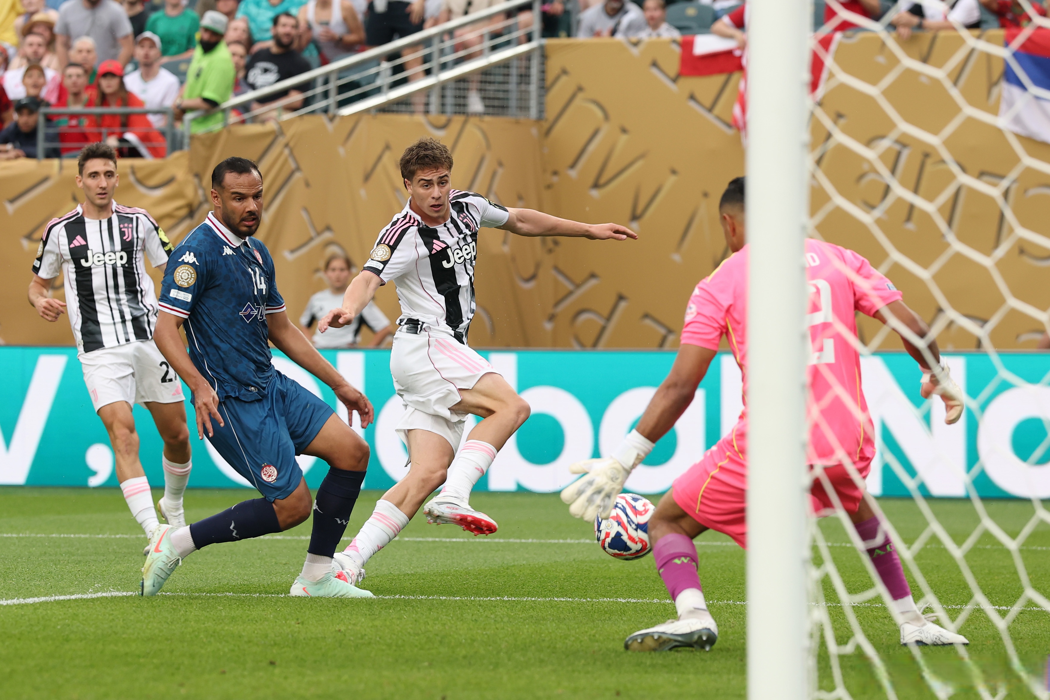 威尼斯人博彩网站 -尤文图斯训练开放日，赛后队长鼓劲引欢呼，亚冠在即，球队文化再被提及(fifa18尤文图斯)